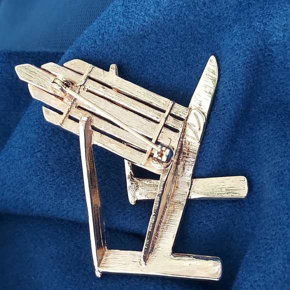 Liz Claiborne Adirondack Chair Brooch - Picture 3 of 3
